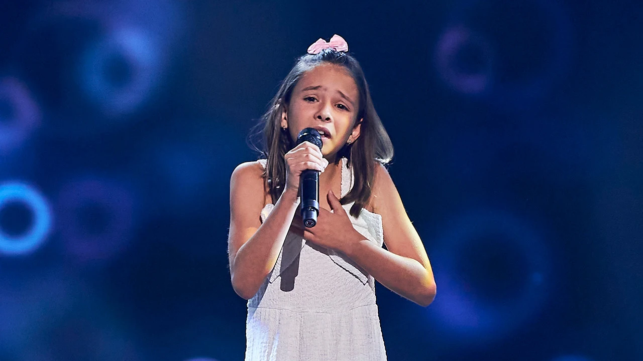 “No me llores así”: Celia se emociona en mitad de su actuación al interpretar ‘Ángel caído’