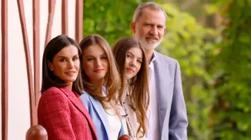 La Familia Real posa por el 20 aniversario de la boda de los reyes Felipe y Letizia