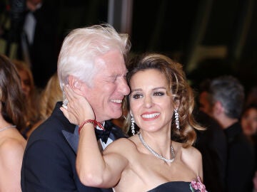 Richard Gere y su mujer, Alejandra Silva, en Cannes