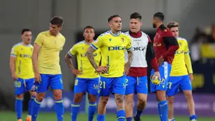 Los jugadores del Cádiz tras un partido de LaLiga EA Sports