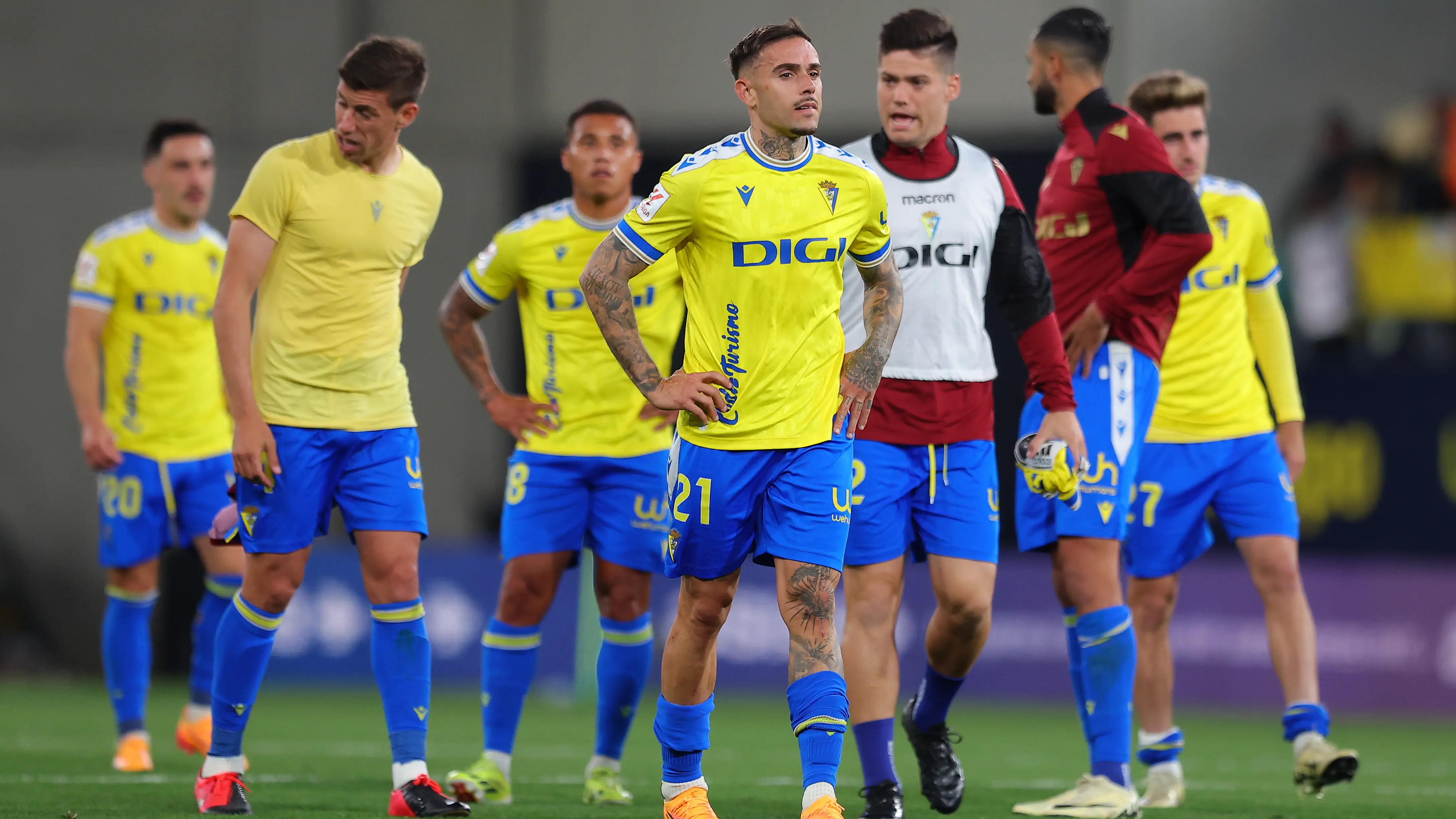 Los jugadores del C&aacute;diz tras un partido de LaLiga EA Sports