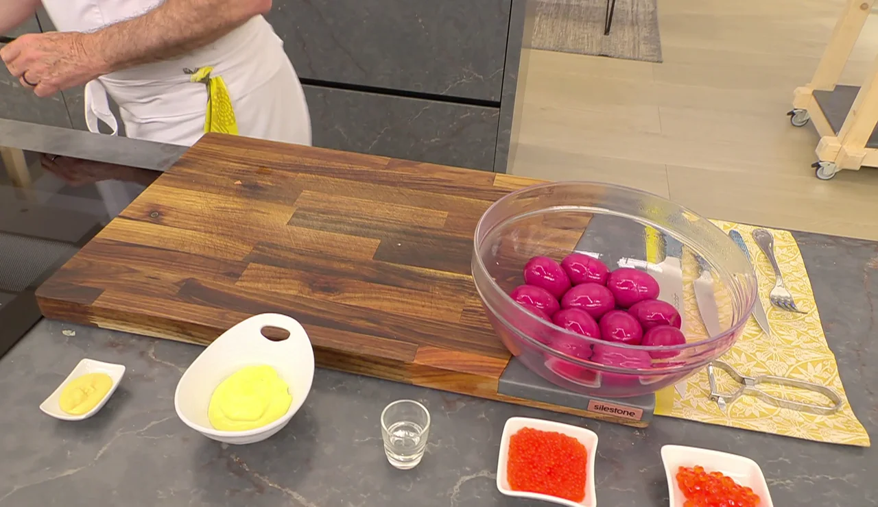 El truco de Arguiñano para teñir los huevos del color rosa, verde o amarillo