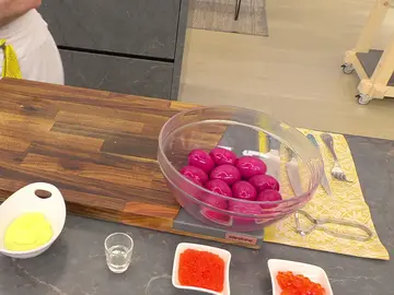 El truco de Arguiñano para teñir los huevos del color rosa, verde o amarillo El truco de Arguiñano para teñir los huevos del color rosa, verde o amarillo