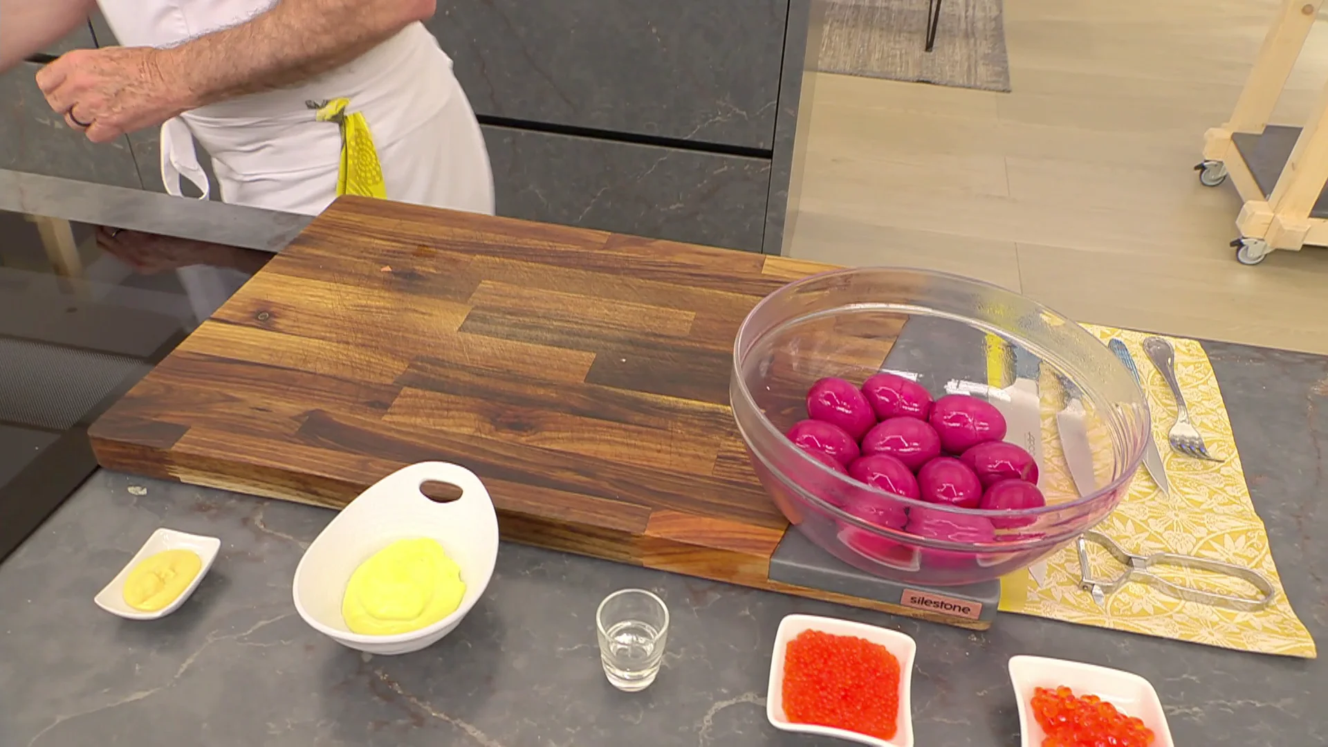 El truco de Arguiñano para teñir los huevos del color rosa, verde o amarillo El truco de Arguiñano para teñir los huevos del color rosa, verde o amarillo