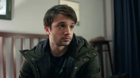 Çinar vuelve a casa y se despide de Defne Çinar vuelve a casa y se despide de Defne