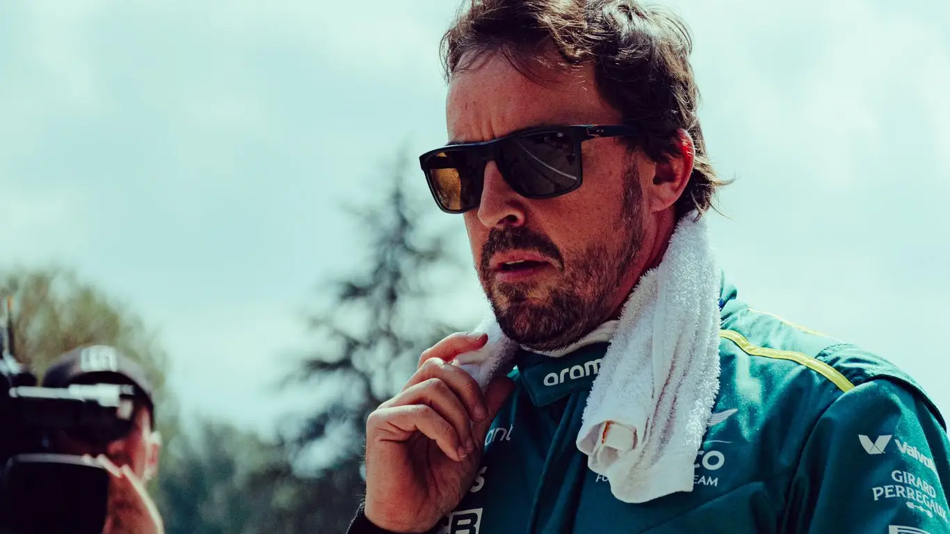 Fernando Alonso en el paddock del GP de Emilia Romaña 2024 Fernando Alonso en el paddock del GP de Emilia Romaña 2024