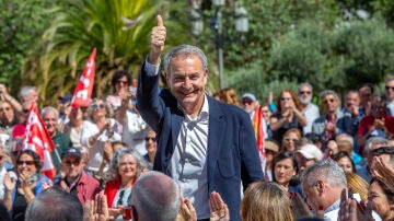 El expresidente del Gobierno, José Luis Rodríguez Zapatero, en un acto en Cádiz este domingo