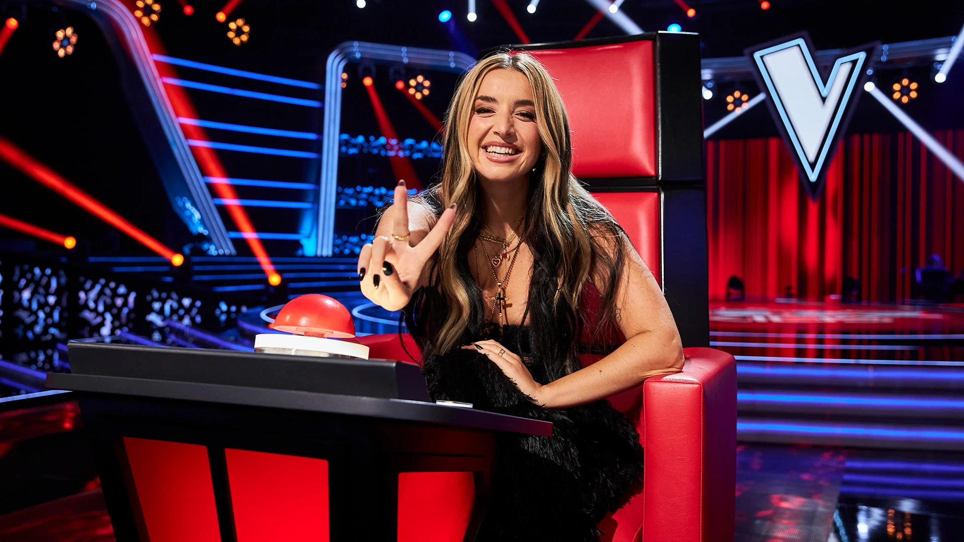 ¡Originalidad ante todo!: Kyra y Sergio ya forman parte del equipo de Lola Índigo