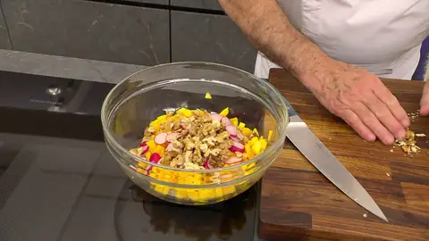 Pica las nueces un poco e incorpóralas Pica las nueces un poco e incorpóralas