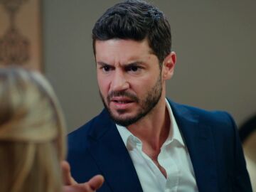 &Ccedil;ağatay discute con Yildiz