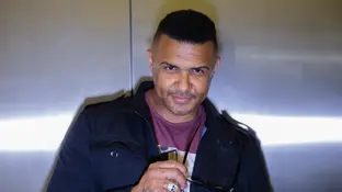 Henry Méndez salta en un concierto para defender a una fan que estaba siendo agredida Henry Méndez