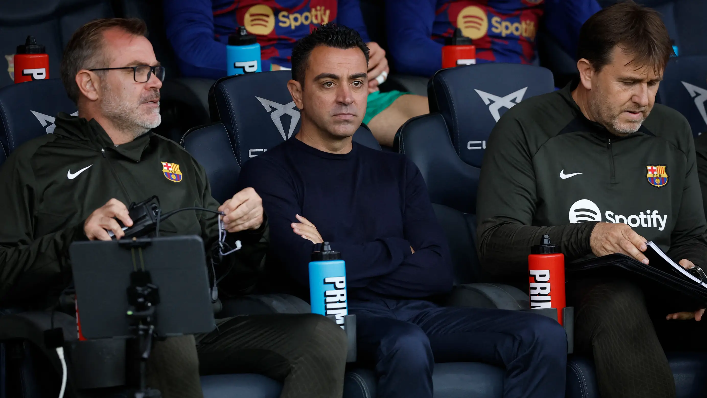 Xavi Hernández, en el banquillo de Montjuic Xavi Hernández, en el banquillo de Montjuic