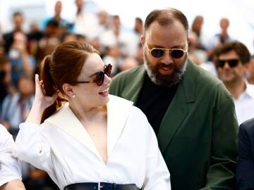Emma Stone y Yorgos Lanthimos en el Festival de Cannes