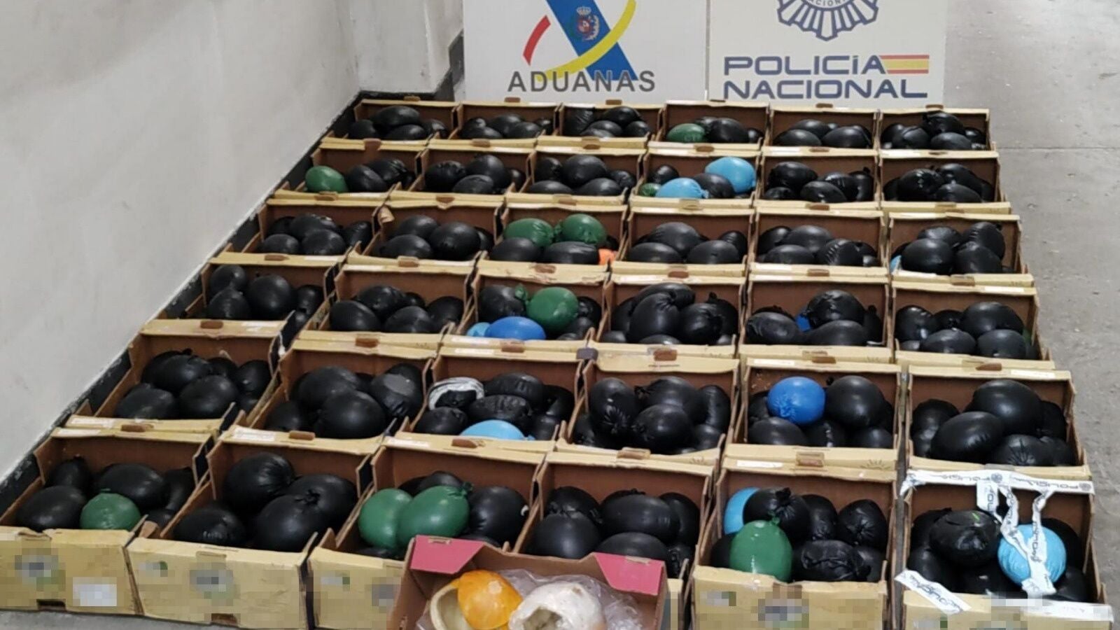 Encuentran mil kilos de cocaína escondidos dentro de envases de zumos y melones