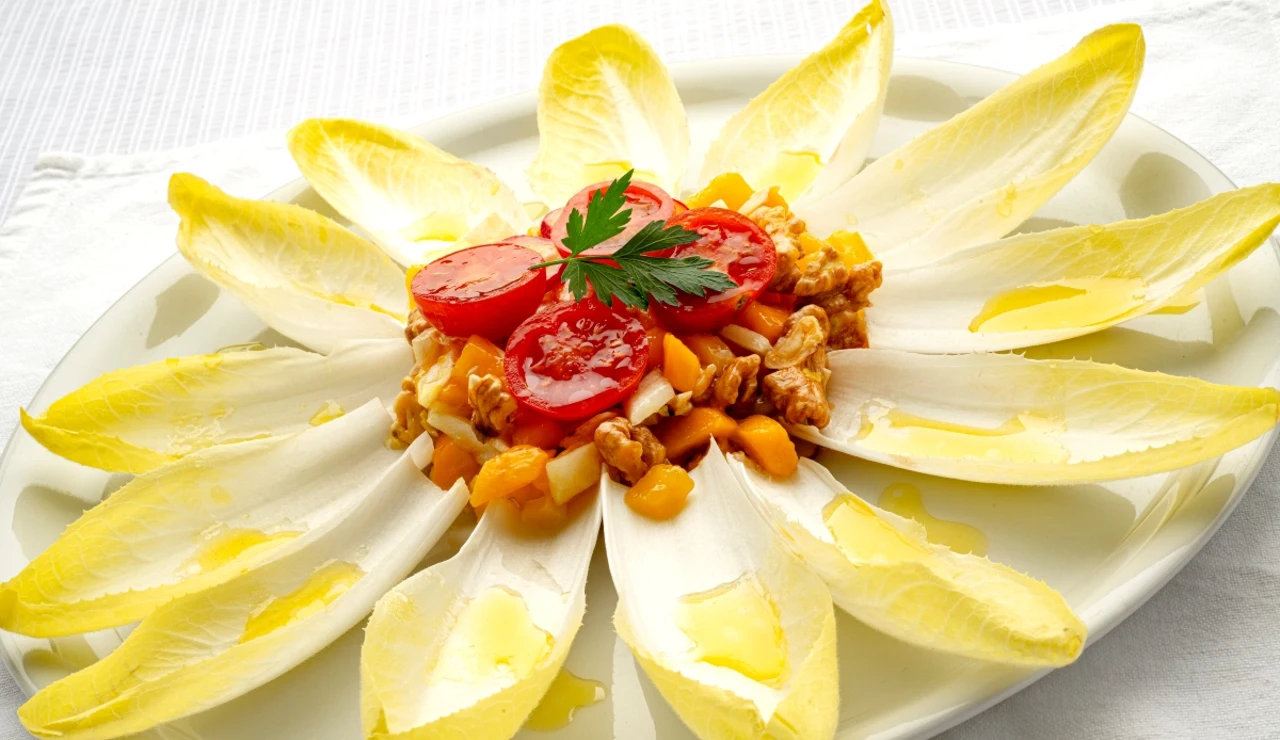 Ensalada de endibias, mango y nueces, de las más exóticas de Karlos Arguiñano