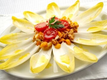 Ensalada de endibias, mango y nueces, de las más exóticas de Karlos Arguiñano