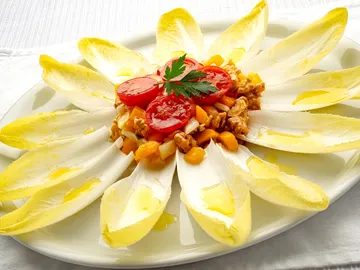 Ensalada de endibias, mango y nueces, de las más exóticas de Karlos Arguiñano Ensalada de endibias, mango y nueces, de las más exóticas de Karlos Arguiñano