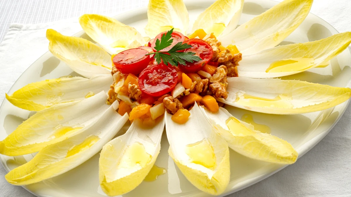 Ensalada de endibias, mango y nueces, de las más exóticas de Karlos Arguiñano Ensalada de endibias, mango y nueces, de las más exóticas de Karlos Arguiñano