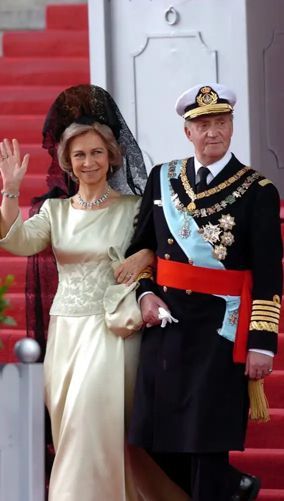 Los reyes eméritos, Sofía y Juan Carlos I, en la boda de Felipe y Letizia