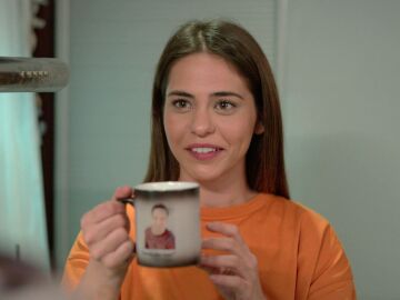 Elif, sorprendida con el original regalo de Oğulcan: "&iquest;Quieres salir conmigo?"