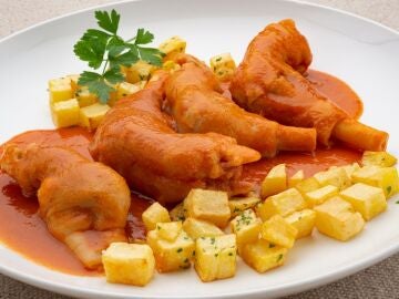Receta de manitas de cordero en salsa picante con patatas, de Arguiñano: "Es uno de los platos que más me gustan"