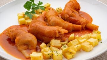 Receta de manitas de cordero en salsa picante con patatas, de Arguiñano: "Es uno de los platos que más me gustan"