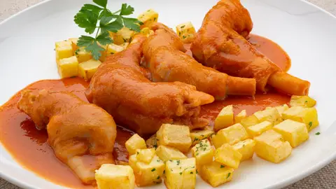 Receta de manitas de cordero en salsa picante con patatas, de Arguiñano: "Es uno de los platos que más me gustan"