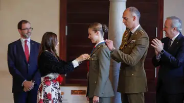 Imponen la Medalla de las Cortes a la Princesa de Asturias Imponen la Medalla de las Cortes a la Princesa de Asturias