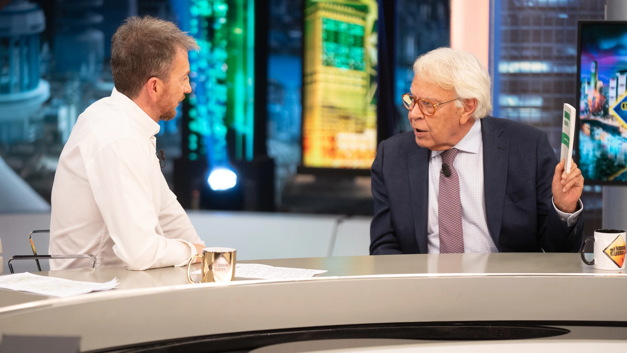 Felipe González saca la Constitución española en El Hormiguero: "Creo que tenemos mejor sociedad que política"