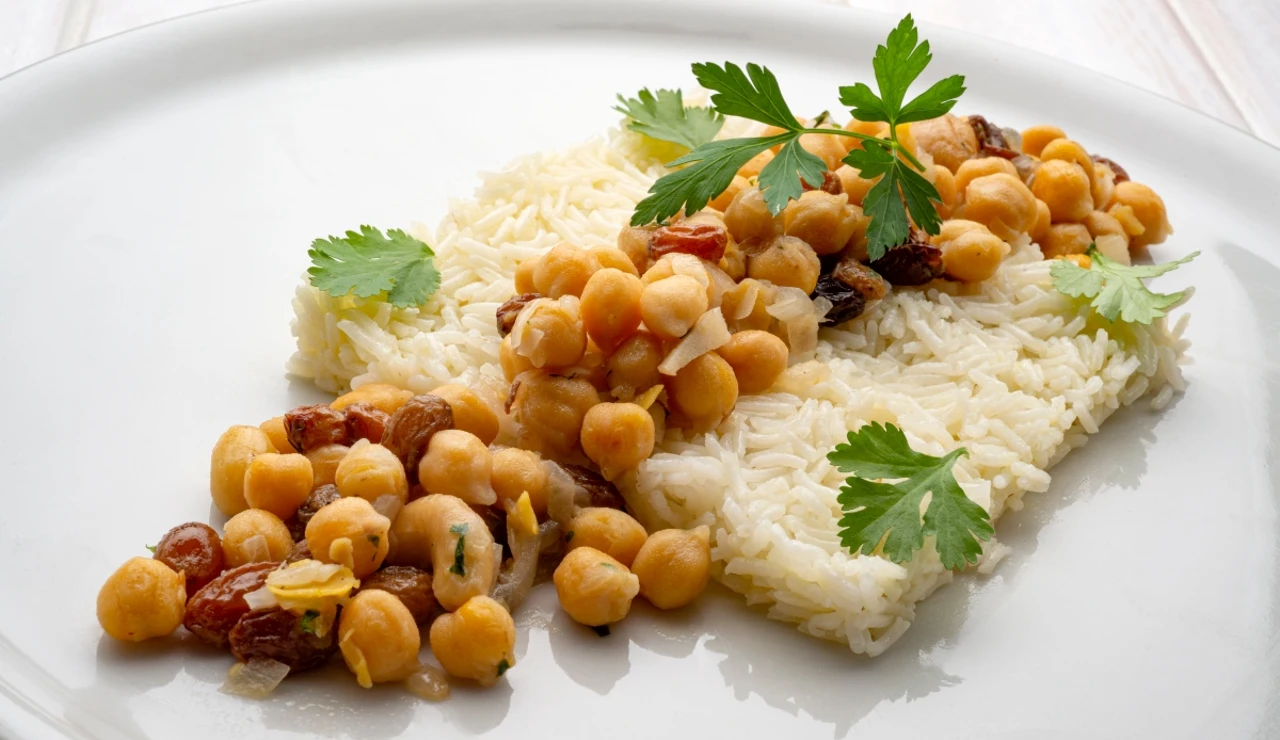 Arguiñano: receta de salteado de garbanzos y pasas con arroz, una fiesta de legumbres y cereales
