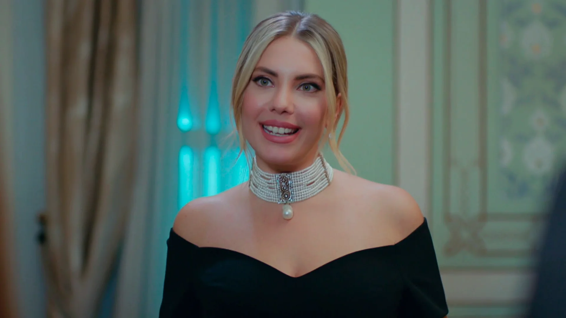 Yıldız responde a la traición de Çağatay con su “vestido de la venganza”, inspirado en Lady Di: un mensaje de empoderamiento Yıldız responde a la traición de Çağatay con su “vestido de la venganza”, inspirado en Lady Di: un mensaje de empoderamiento