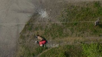 Cadáveres que yacen en las calles de una ciudad ucraniana