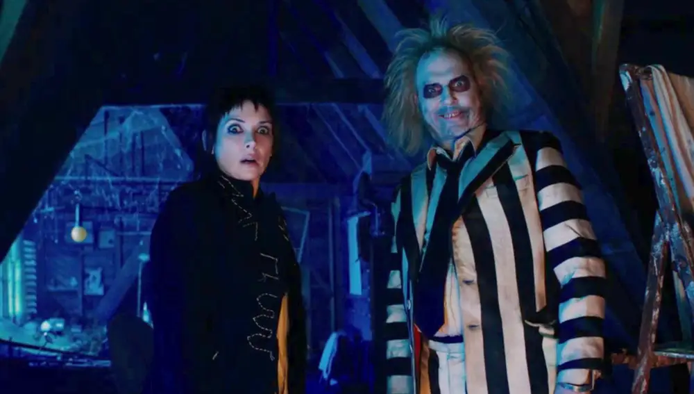 Winona Ryder y Michael Keaton en Bitelchús Bitelchús Winona Ryder y Michael Keaton en Bitelchús Bitelchús