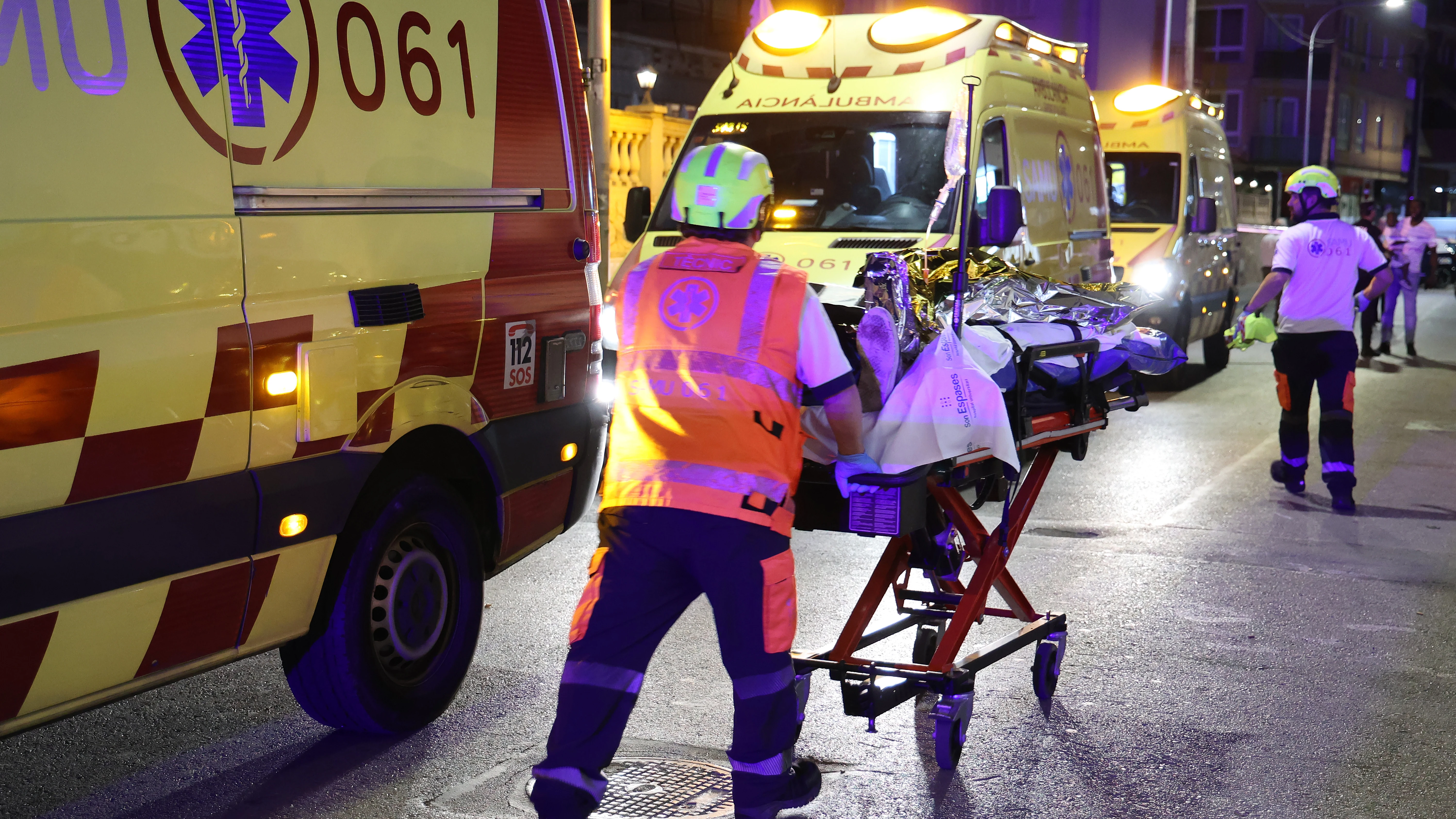 Varios servicios de emergencia evacúan a los heridos en la playa de Palma, a 23 de mayo de 2024, en Palma de Mallorca, Mallorca, Baleares Varios servicios de emergencia evacúan a los heridos en la playa de Palma, a 23 de mayo de 2024, en Palma de Mallorca, Mallorca, Baleares
