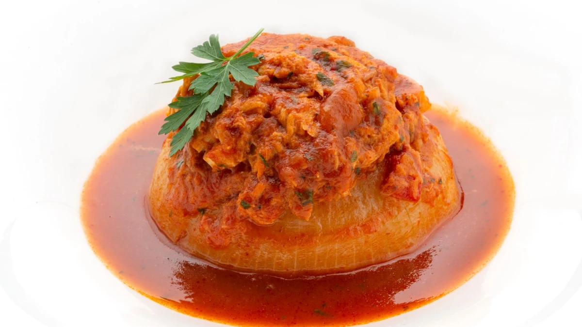 Receta francesa de Karlos Argui&ntilde;ano: "Les cebolles rellenes"