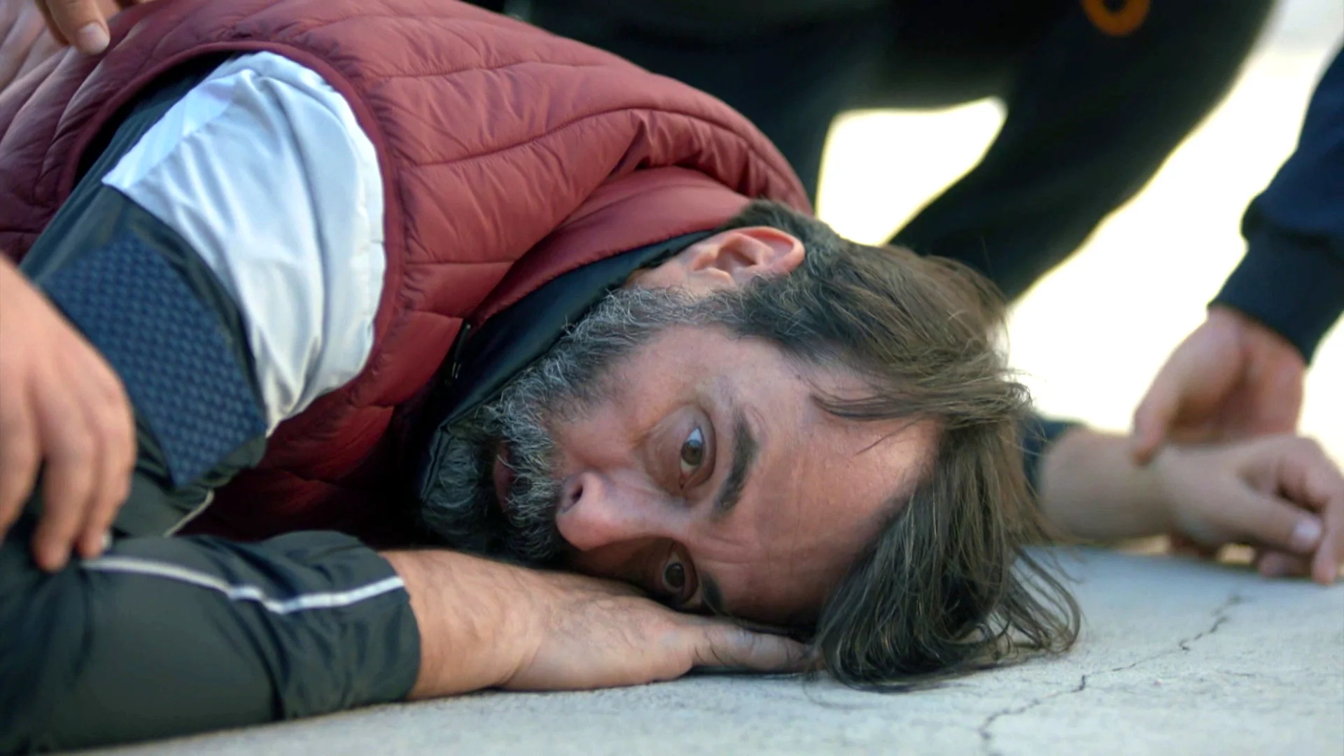 Kadir muere en la cárcel en extrañas circunstancias, ¿cargará Çinar con las culpas? Kadir muere en la cárcel en extrañas circunstancias, ¿cargará Çinar con las culpas?