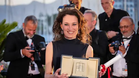 Coralie Fargeat, ganadora en Cannes a mejor guion por The Substance Coralie Fargeat, ganadora en Cannes a mejor guion por The Substance