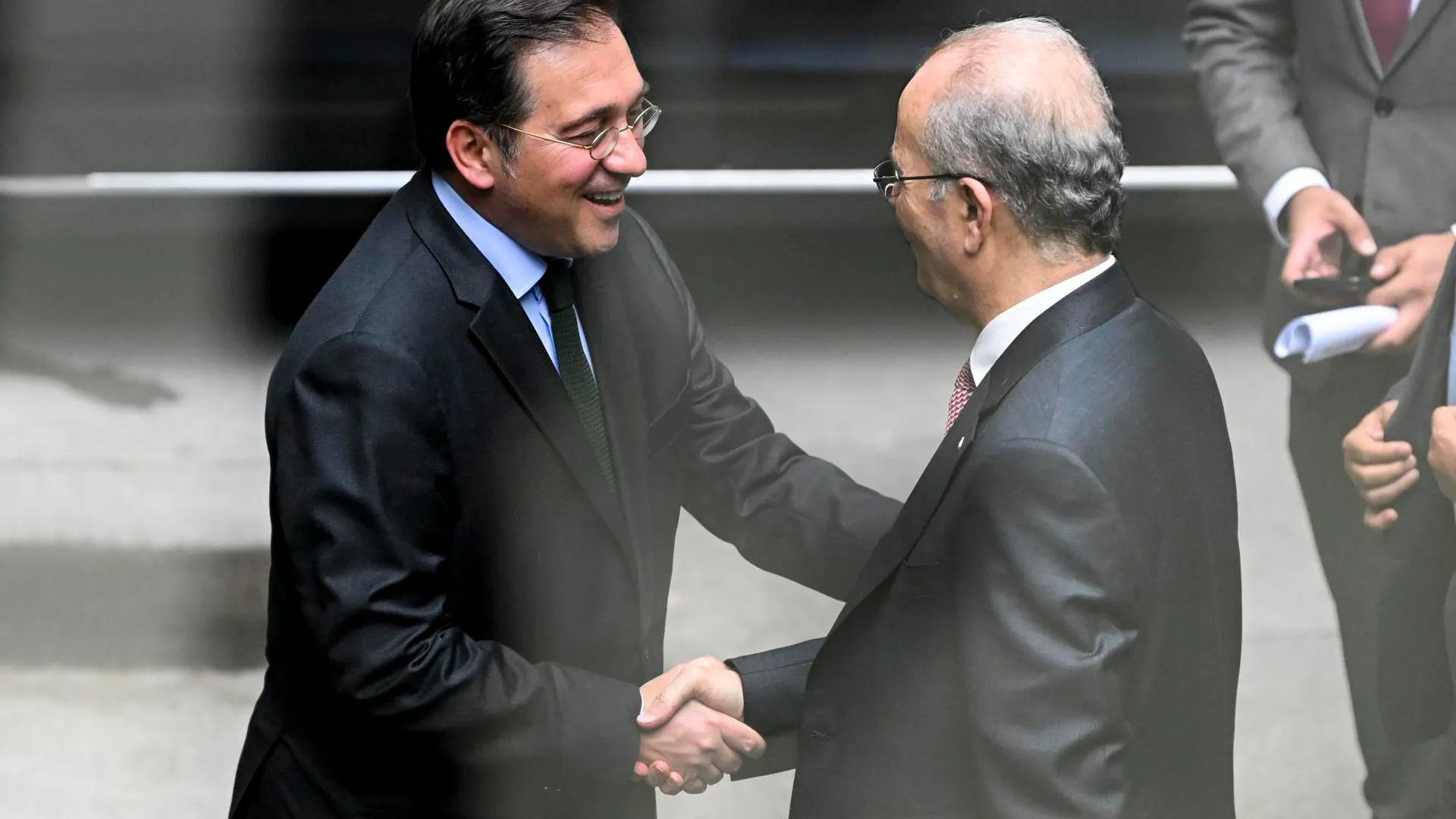 Albares saluda al primer ministro palestino Mohamed Mustafa Albares saluda al primer ministro palestino Mohamed Mustafa