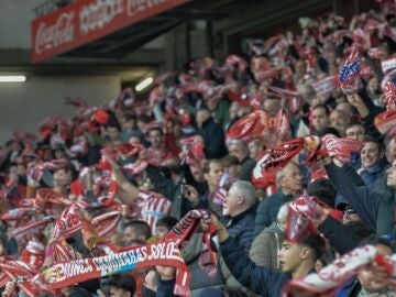 La afición del Sporting de Gijón en El Molinón