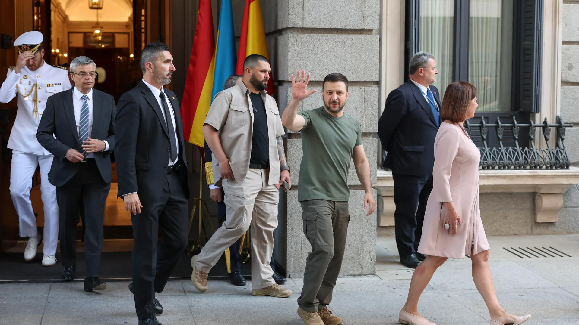 El presidente ucraniano, Volodímir Zelenski, tras su visita el Congreso junto a la presidenta del Congreso, Francina Armengol El presidente ucraniano, Volodímir Zelenski, tras su visita el Congreso junto a la presidenta del Congreso, Francina Armengol