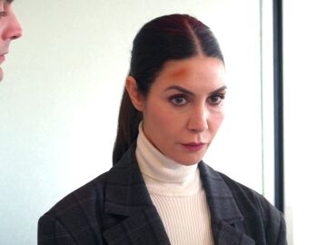Suzan y Şevval deciden ocultar el motivo de su discusi&oacute;n para que el secreto sobre la muerte de Ahmet siga oculto