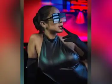 Muere una modelo tras ser succionada por un tren mientras realizaba una sesión de fotos Muere una modelo tras ser succionada por un tren mientras realizaba una sesión de fotos