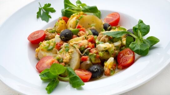 Karlos Argui&ntilde;ano: receta de ensalada campera, fresca, ligera y muy completa