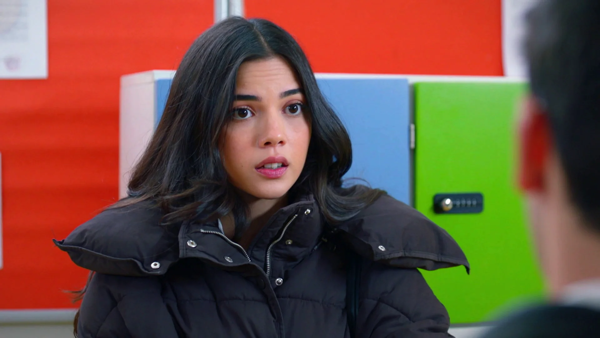 Yasmin, celosa, empieza a estar cada vez m&aacute;s confundida: "&iquest;Tolga tiene novia?"
