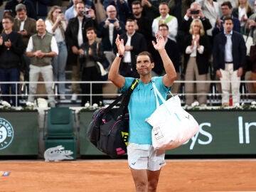 Rafa Nadal agradece el apoyo del público de Roland Garros tras su derrota ante Zverev