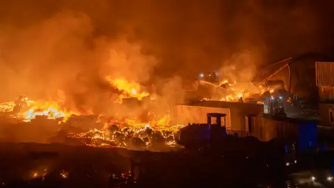 Imagen del incendio en el vertedero de Zonzamas