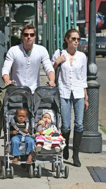 Brad Pitt y Angelina Jolie en el año 2007 con Zahara y Siloh Brad Pitt y Angelina Jolie en el año 2007 con Zahara y Siloh