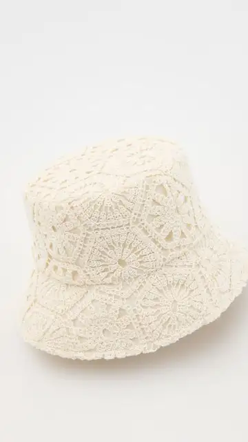 Sombrero con bordado suizo de Reserved Sombrero con bordado suizo de Reserved