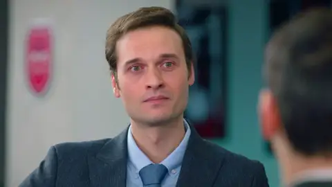 Burak, el director del colegio, es despedido y los alumnos se enfrentan a Şevval: "Es injusto" Burak, el director del colegio, es despedido y los alumnos se enfrentan a Şevval: "Es injusto"