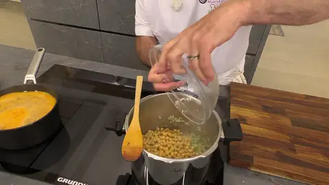 Incorpora los garbanzos escurridos Incorpora los garbanzos escurridos